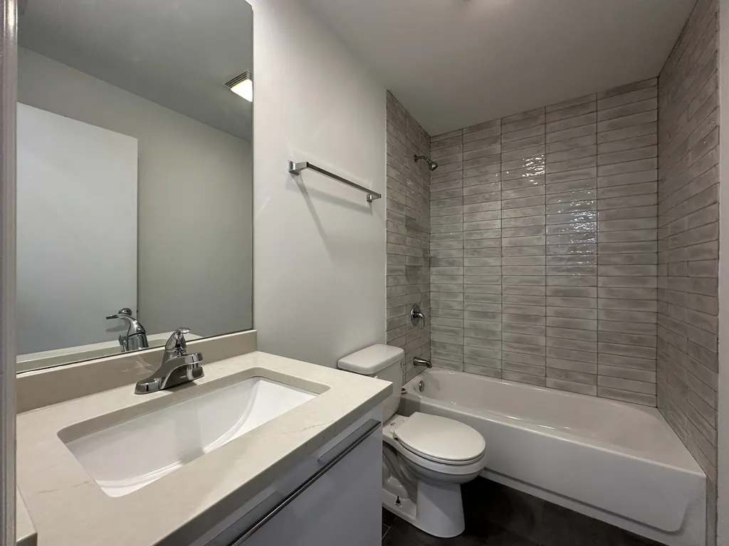 940 W Winona St, ,  60640, USA 60640-unit#810-Chicago-IL