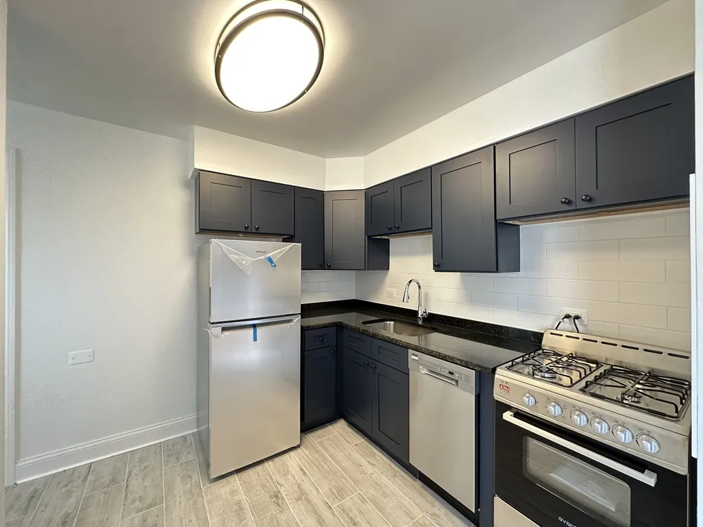 6731 N California Ave, , 60645, USA 60645-unit#2S-Chicago-IL