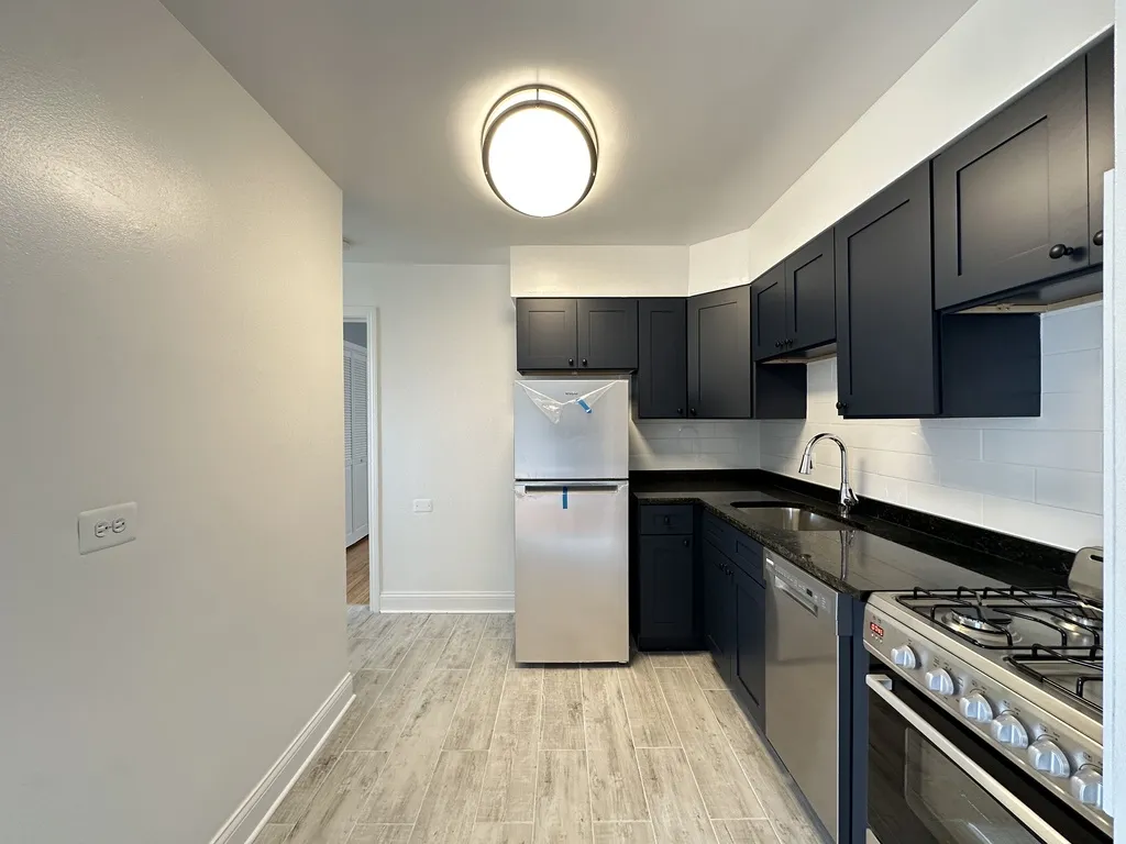 6731 N California Ave, , 60645, USA 60645-unit#2S-Chicago-IL