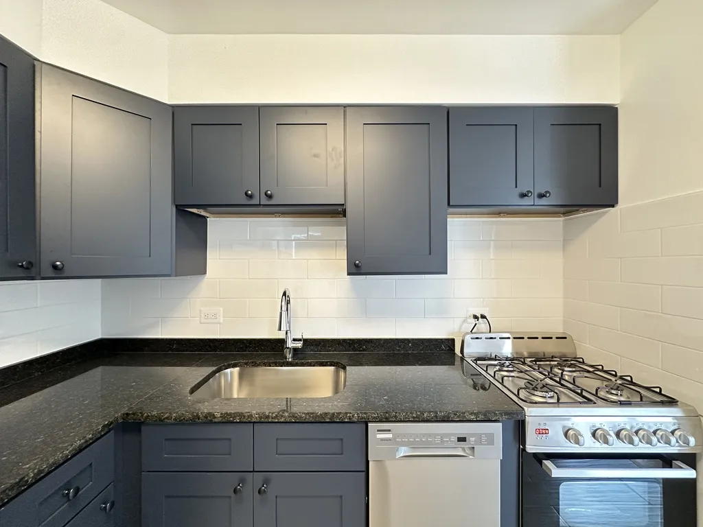 6731 N California Ave, , 60645, USA 60645-unit#2S-Chicago-IL