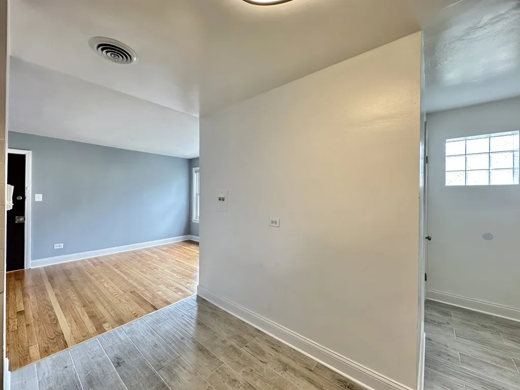 6731 N California Ave, , 60645, USA 60645-unit#2S-Chicago-IL