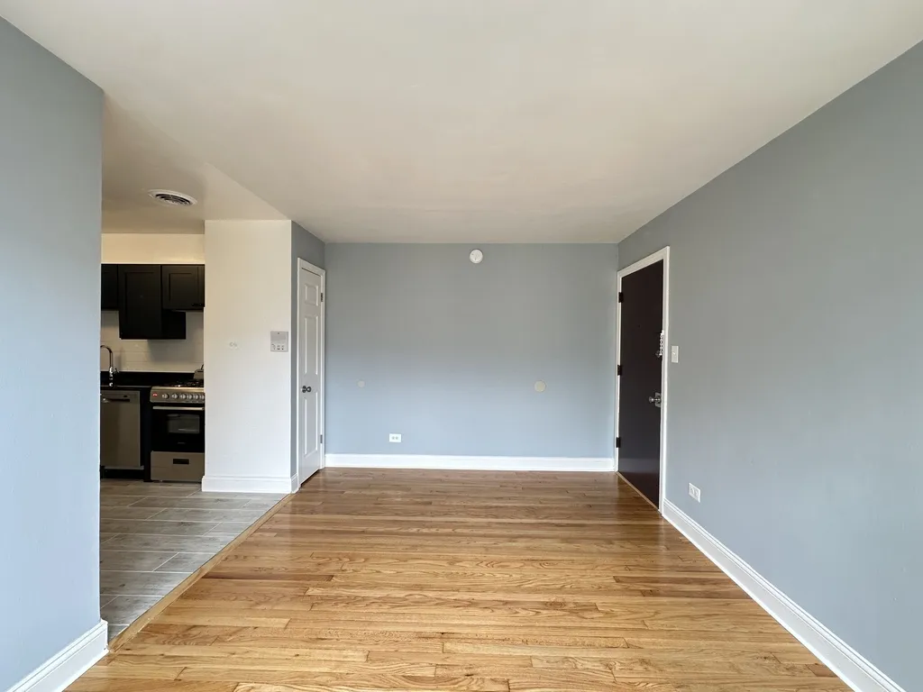 6731 N California Ave, , 60645, USA 60645-unit#2S-Chicago-IL