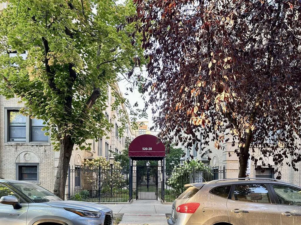 526 W Surf St, , 60657, USA 60657-unit#2N-Chicago-IL