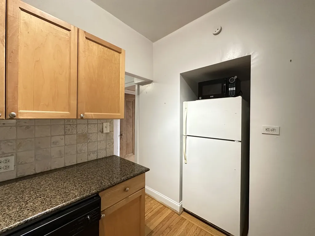526 W Surf St, ,  60657, USA 60657-unit#2N-Chicago-IL