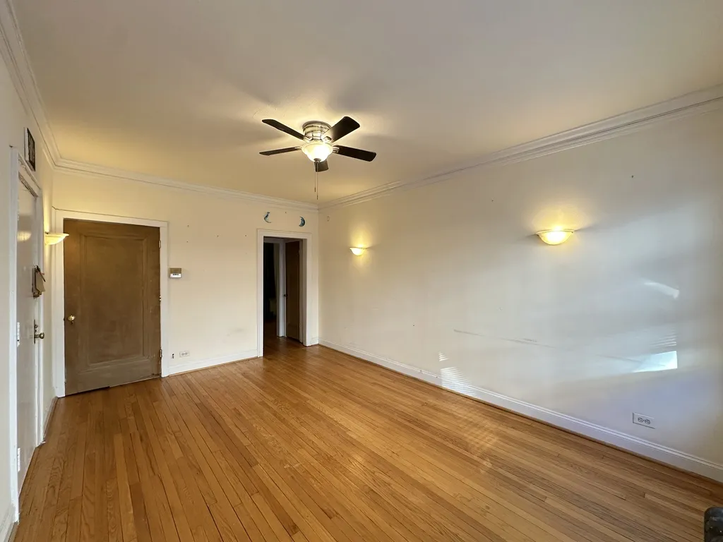 526 W Surf St, ,  60657, USA 60657-unit#2N-Chicago-IL