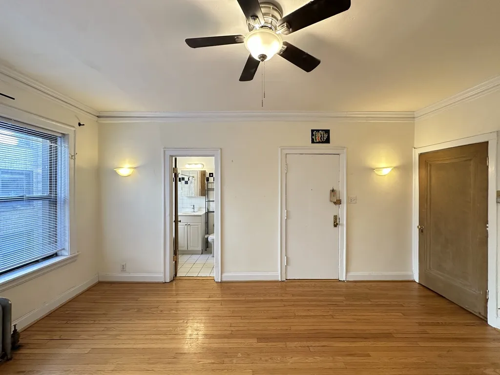 526 W Surf St, ,  60657, USA 60657-unit#2N-Chicago-IL