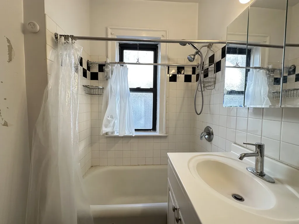 526 W Surf St, ,  60657, USA 60657-unit#2N-Chicago-IL