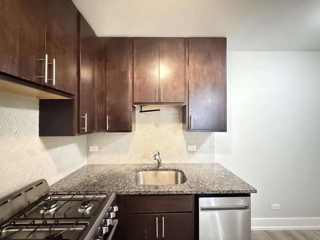 530 W Surf St, , 60657, USA 60657-unit#206-Chicago-IL