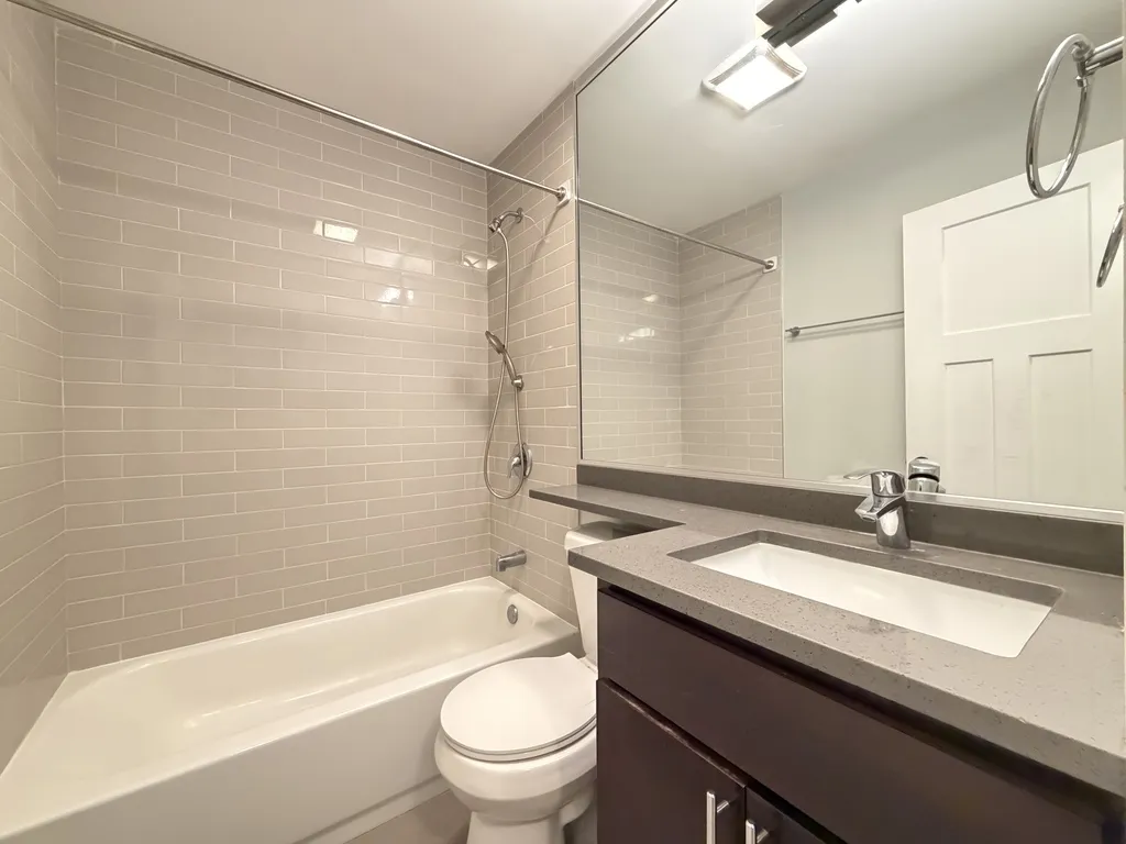 530 W Surf St, , 60657, USA 60657-unit#206-Chicago-IL