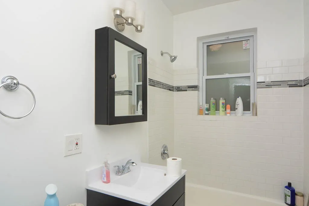 726 W Roscoe St, ,  60657, USA 60657-unit#2S-Chicago-IL