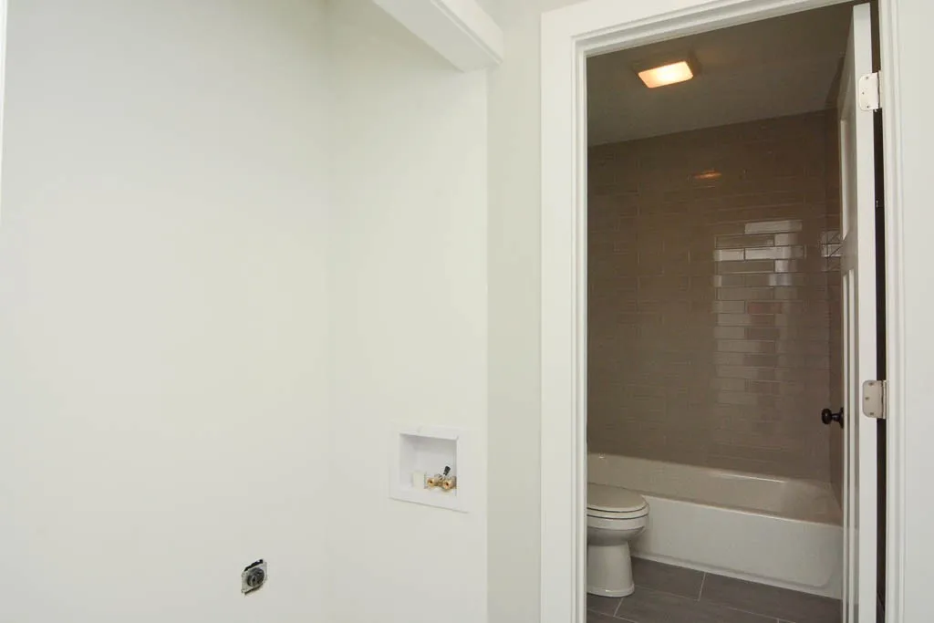 530 W Surf St, ,  60657, USA 60657-unit#420-Chicago-IL