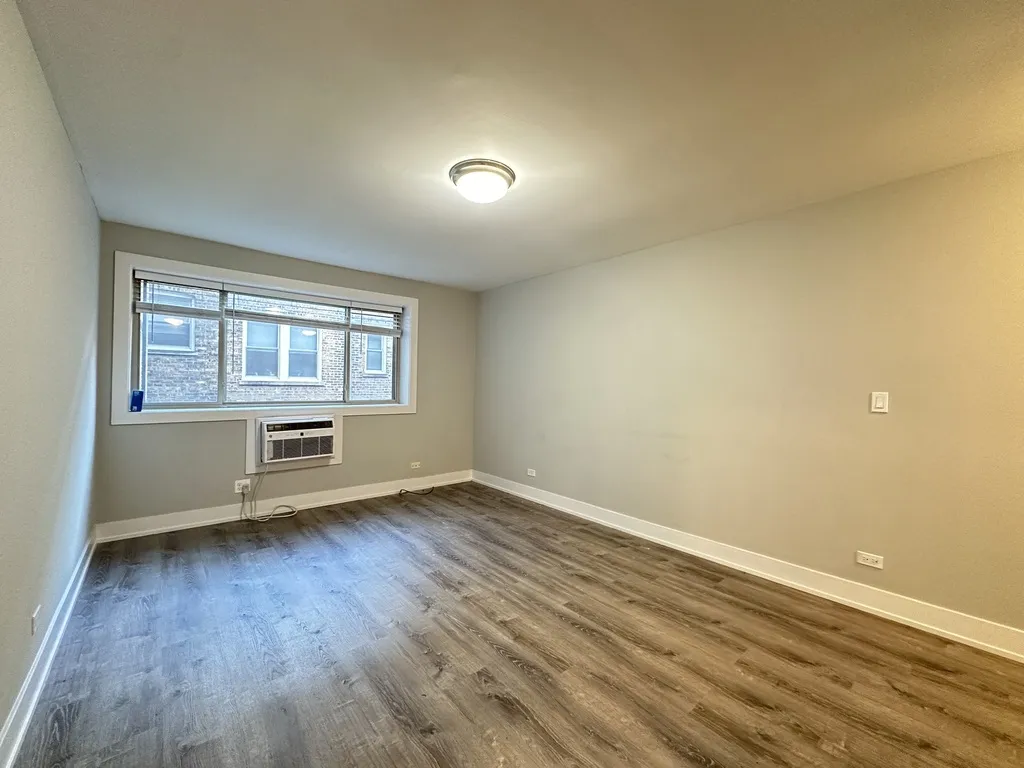 530 W Surf St, , 60657, USA 60657-unit#310-Chicago-IL
