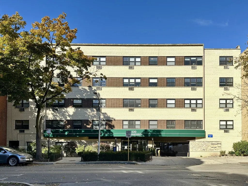 530 W Surf St, , 60657, USA 60657-unit#410-Chicago-IL