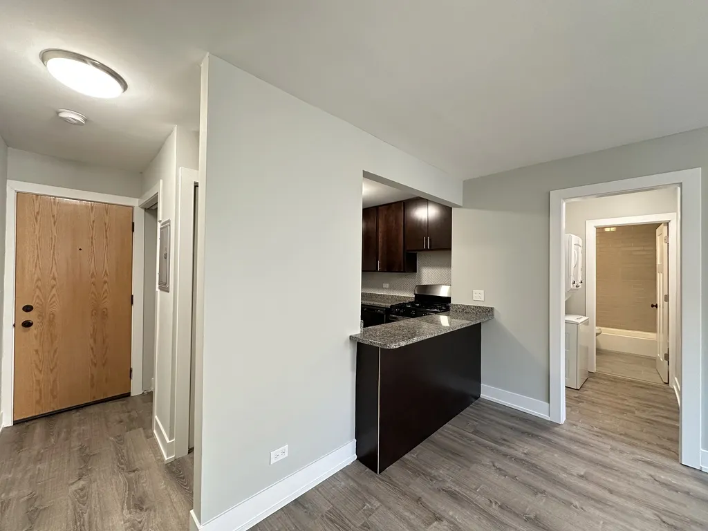 530 W Surf St, , 60657, USA 60657-unit#410-Chicago-IL
