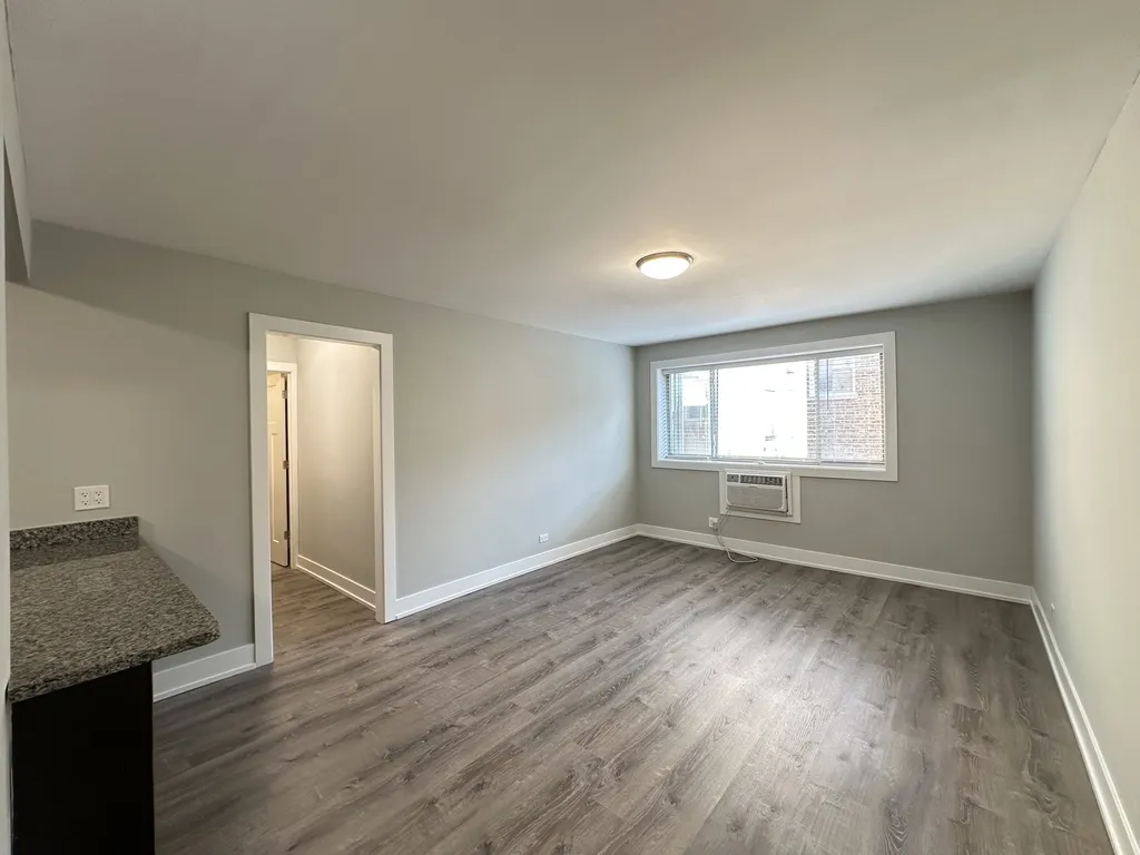 530 W Surf St, , 60657, USA 60657-unit#410-Chicago-IL