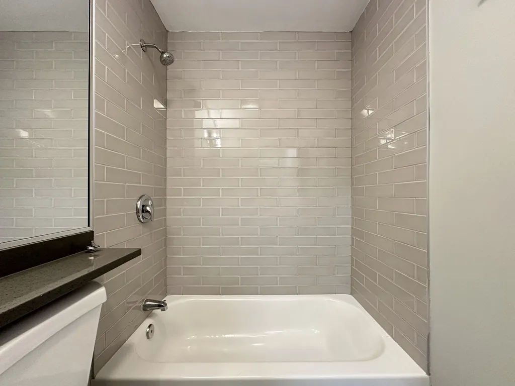 530 W Surf St, , 60657, USA 60657-unit#410-Chicago-IL