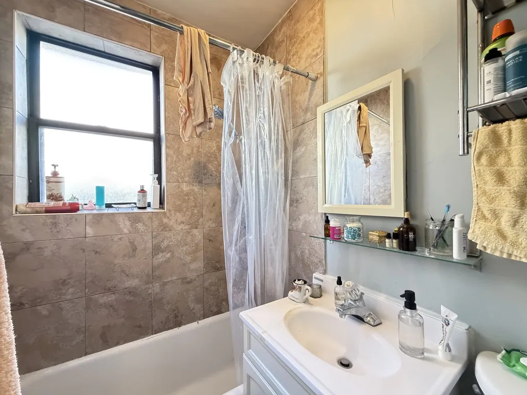 3125 N Hamlin Ave, ,  60618, USA 60618-unit#2B-Chicago-IL