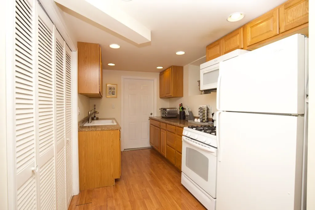 931 W Newport Ave, ,  60657, USA 60657-unit#G-Chicago-IL
