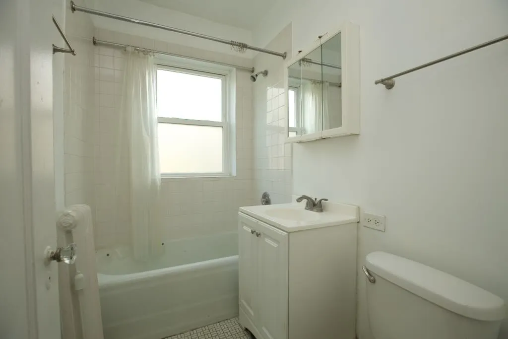 918 Green Bay Rd, ,  60093, USA 60093-unit#2L-Winnetka-IL