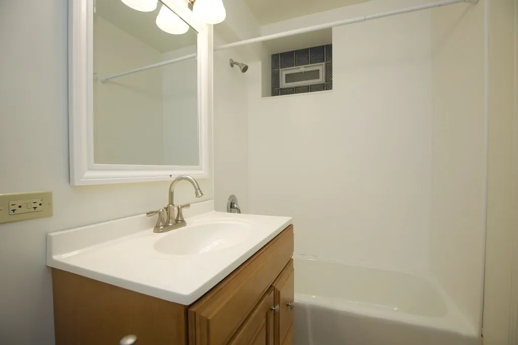 6713 N Sheridan Rd, , 60626, USA 60626-unit#2N-Chicago-IL