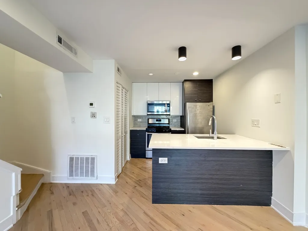 954 W Grace St, , 60613, USA 60613-unit#C102-Chicago-IL