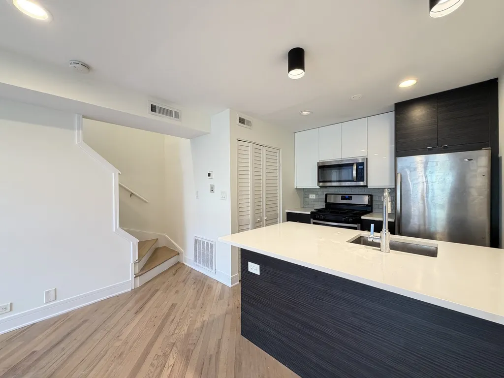 954 W Grace St, , 60613, USA 60613-unit#C102-Chicago-IL