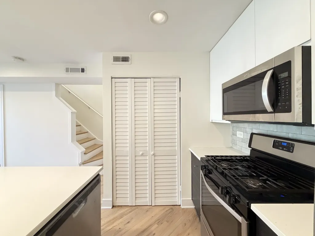954 W Grace St, , 60613, USA 60613-unit#C102-Chicago-IL