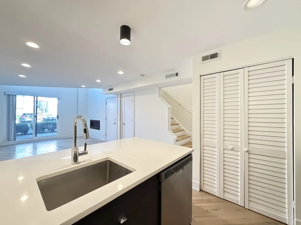 954 W Grace St, , 60613, USA 60613-unit#C102-Chicago-IL