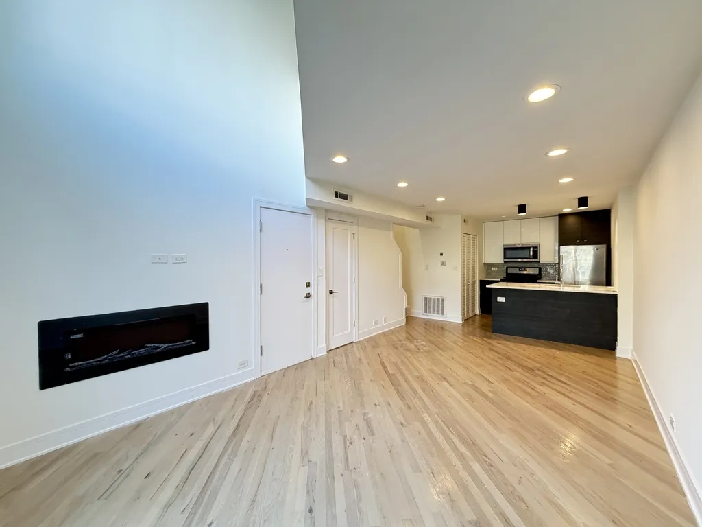 954 W Grace St, , 60613, USA 60613-unit#C102-Chicago-IL