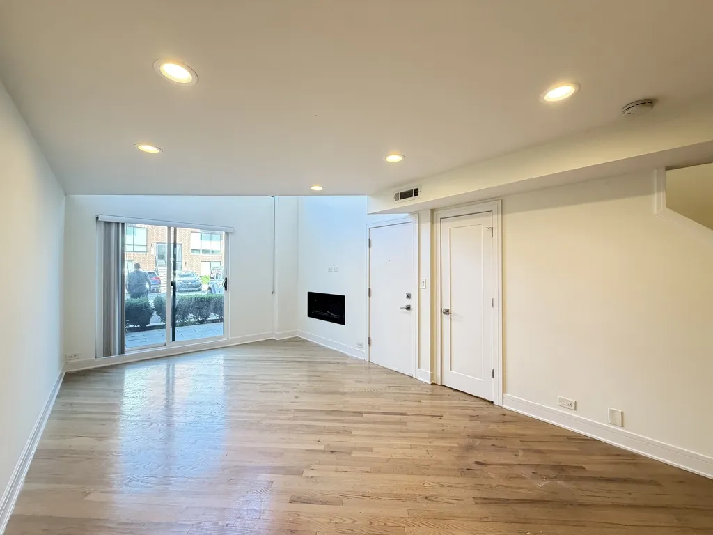 954 W Grace St, , 60613, USA 60613-unit#C102-Chicago-IL