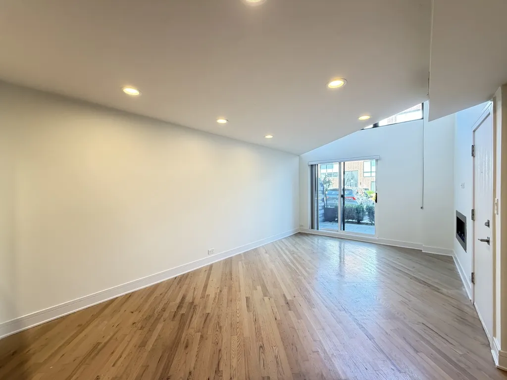 954 W Grace St, , 60613, USA 60613-unit#C102-Chicago-IL