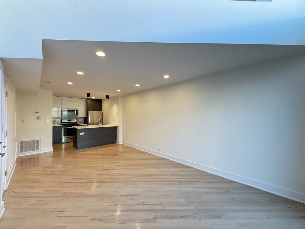 954 W Grace St, , 60613, USA 60613-unit#C102-Chicago-IL