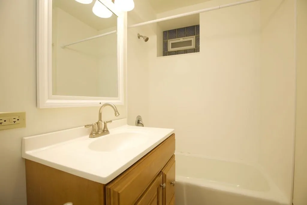 6713 N Sheridan Rd, ,  60626, USA 60626-unit#1N-Chicago-IL