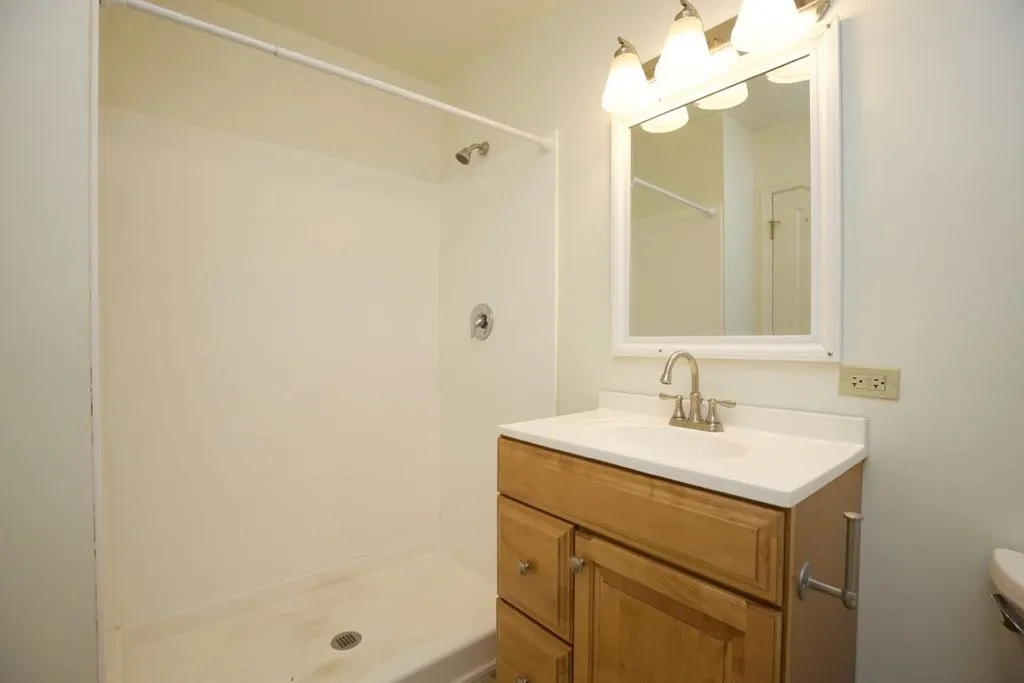 6713 N Sheridan Rd, ,  60626, USA 60626-unit#1N-Chicago-IL