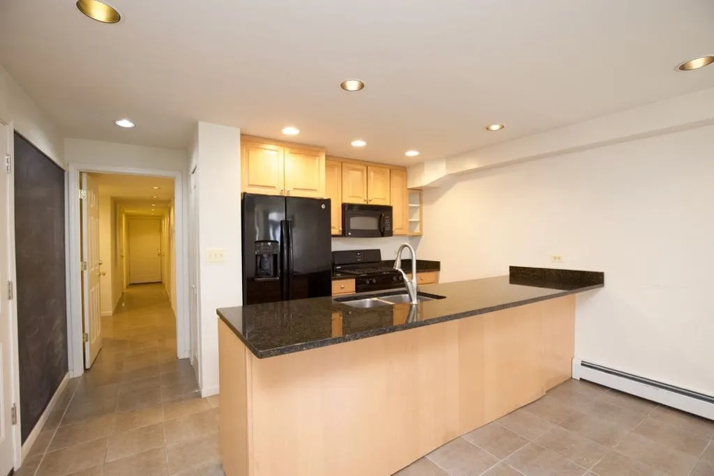 6717 N Sheridan Rd, ,  60626, USA 60626-unit#1SB-Chicago-IL