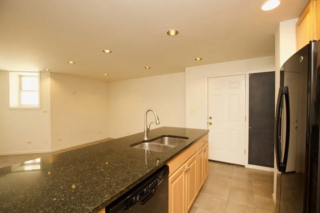 6717 N Sheridan Rd, ,  60626, USA 60626-unit#1SB-Chicago-IL