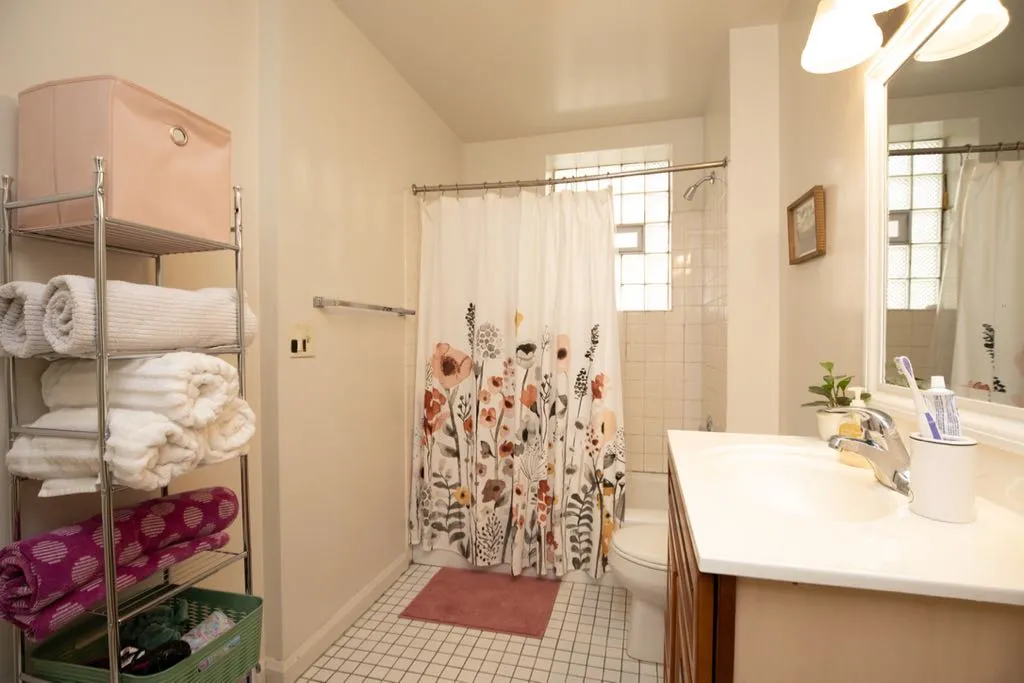 6719 N Sheridan Rd, ,  60626, USA 60626-unit#1N-Chicago-IL