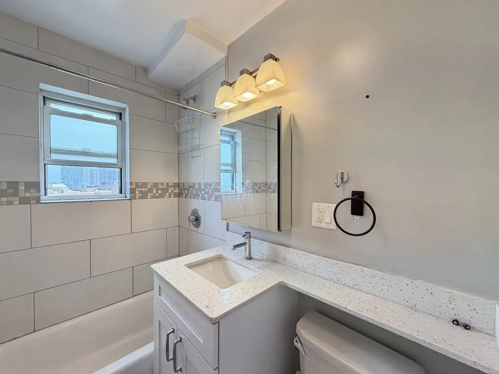 6415 N Sheridan Rd, ,  60626, USA 60626-unit#1001-Chicago-IL