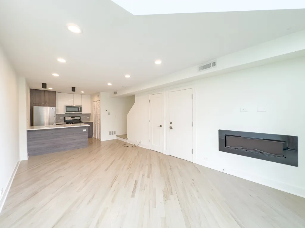 944 W Grace St, ,  60613, USA 60613-unit#F202-Chicago-IL