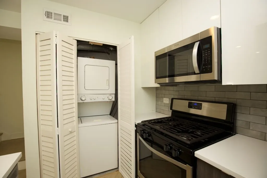 944 W Grace St, , 60613, USA 60613-unit#H201-Chicago-IL