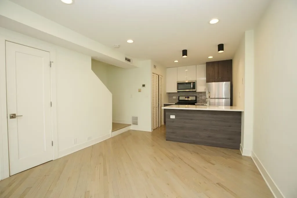 944 W Grace St, , 60613, USA 60613-unit#H201-Chicago-IL