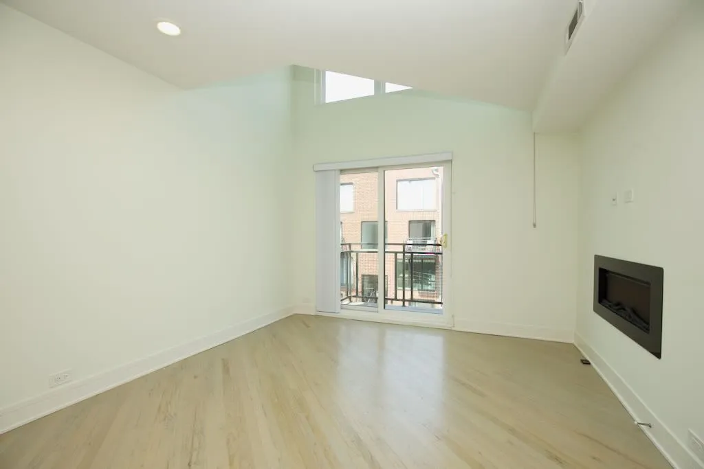 944 W Grace St, , 60613, USA 60613-unit#H201-Chicago-IL