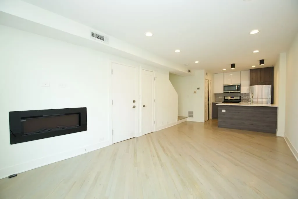 944 W Grace St, , 60613, USA 60613-unit#H201-Chicago-IL