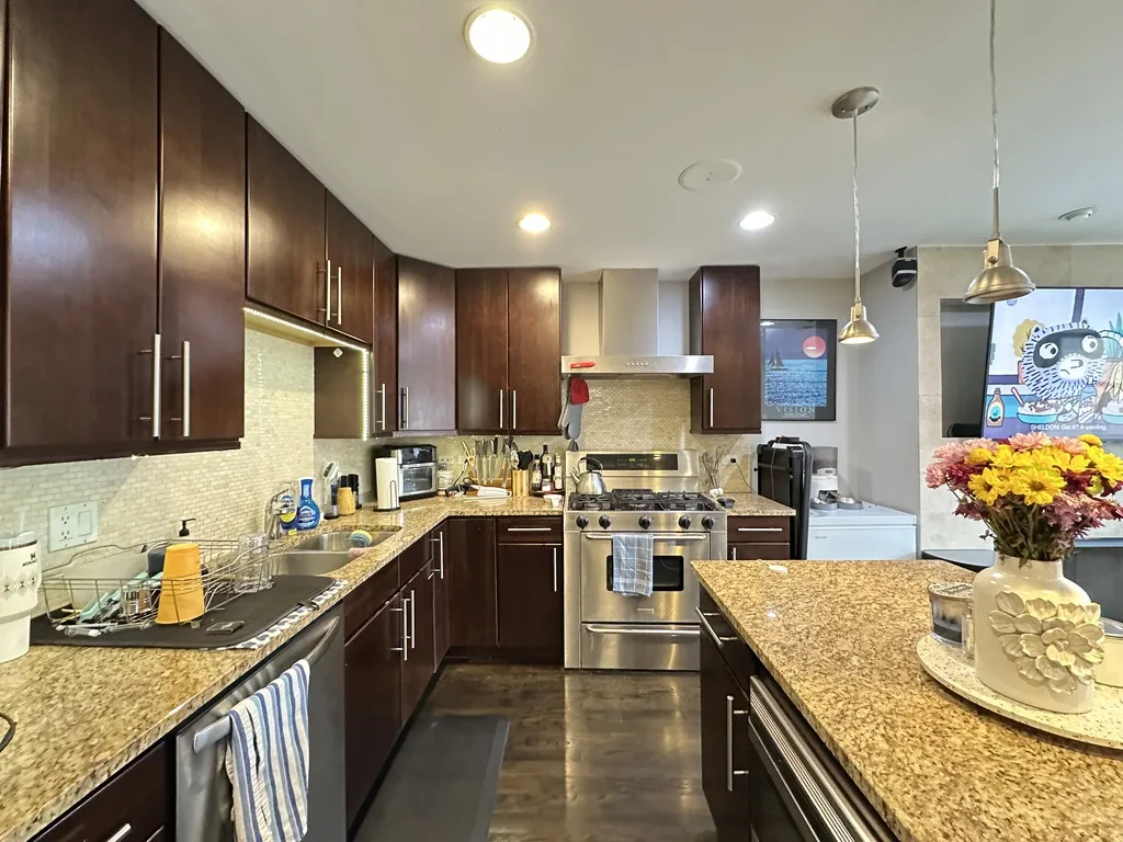 907 N Damen Ave, , 60622, USA 60622-unit#301-Chicago-IL