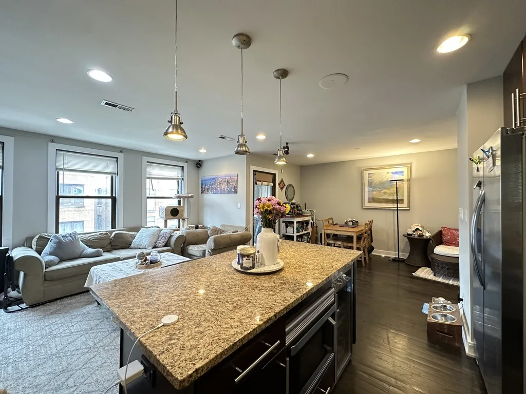 907 N Damen Ave, , 60622, USA 60622-unit#301-Chicago-IL