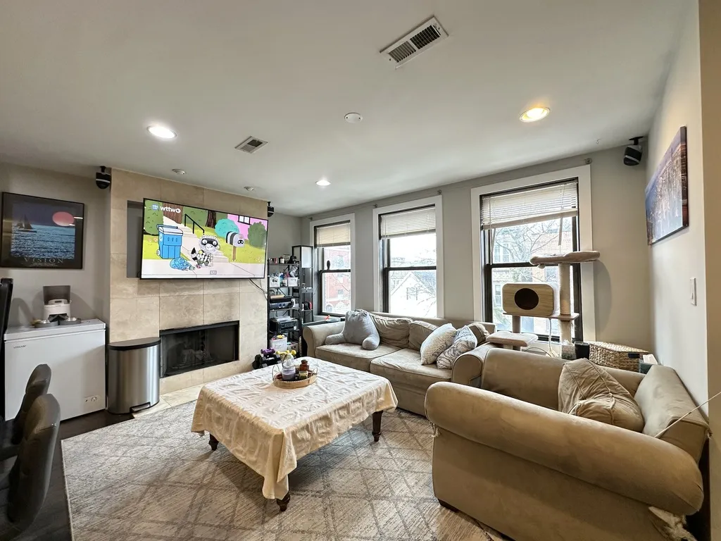 907 N Damen Ave, , 60622, USA 60622-unit#301-Chicago-IL