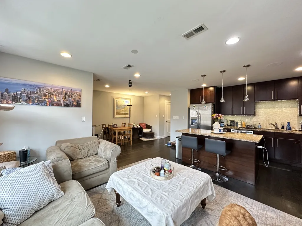907 N Damen Ave, , 60622, USA 60622-unit#301-Chicago-IL