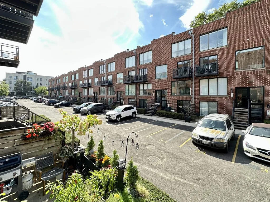 944 W Grace St, , 60613, USA 60613-unit#J201-Chicago-IL