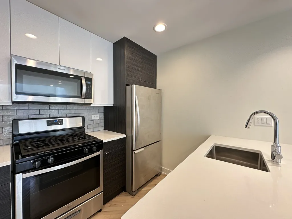 944 W Grace St, , 60613, USA 60613-unit#J201-Chicago-IL