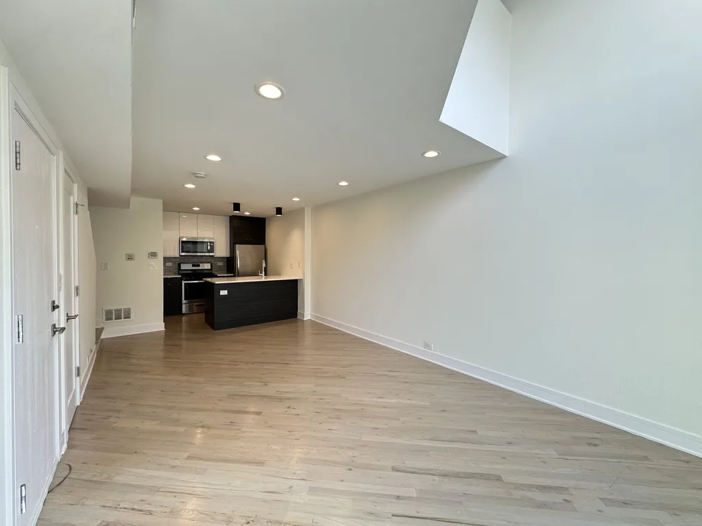 944 W Grace St, , 60613, USA 60613-unit#J201-Chicago-IL